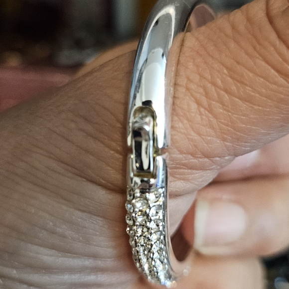 Hinged rhinestone bracelet - Picture 2 of 4